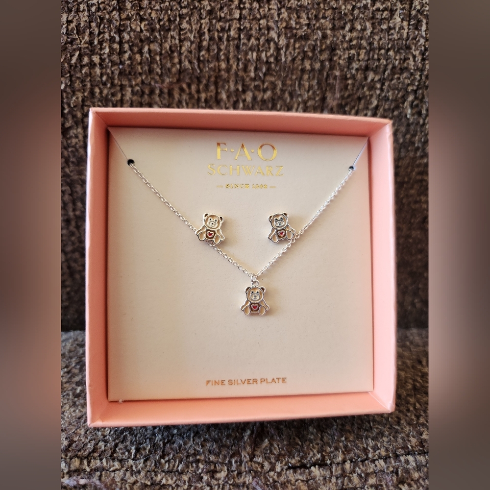 FAO Schwarz Teddy Bear Necklace And Earrings Set New In Box